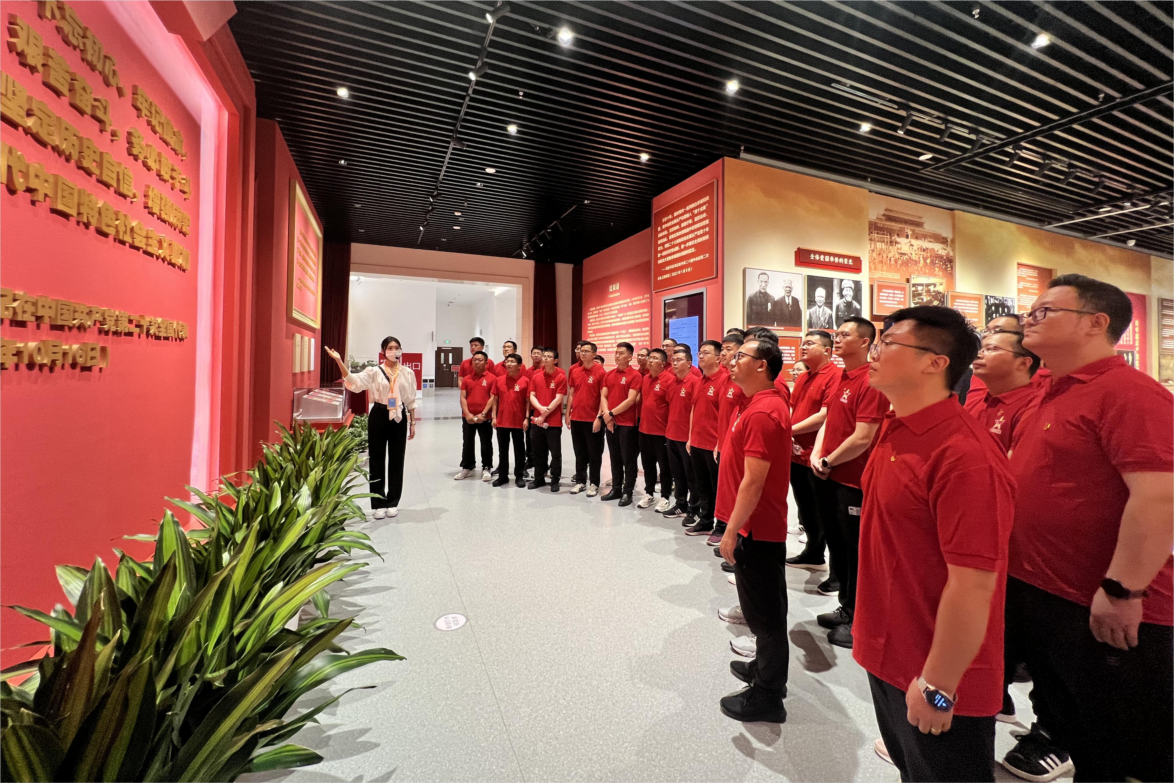 1开云官方在线登录入口“青马工程”学员到香山革命纪念馆开展红色教育.jpg